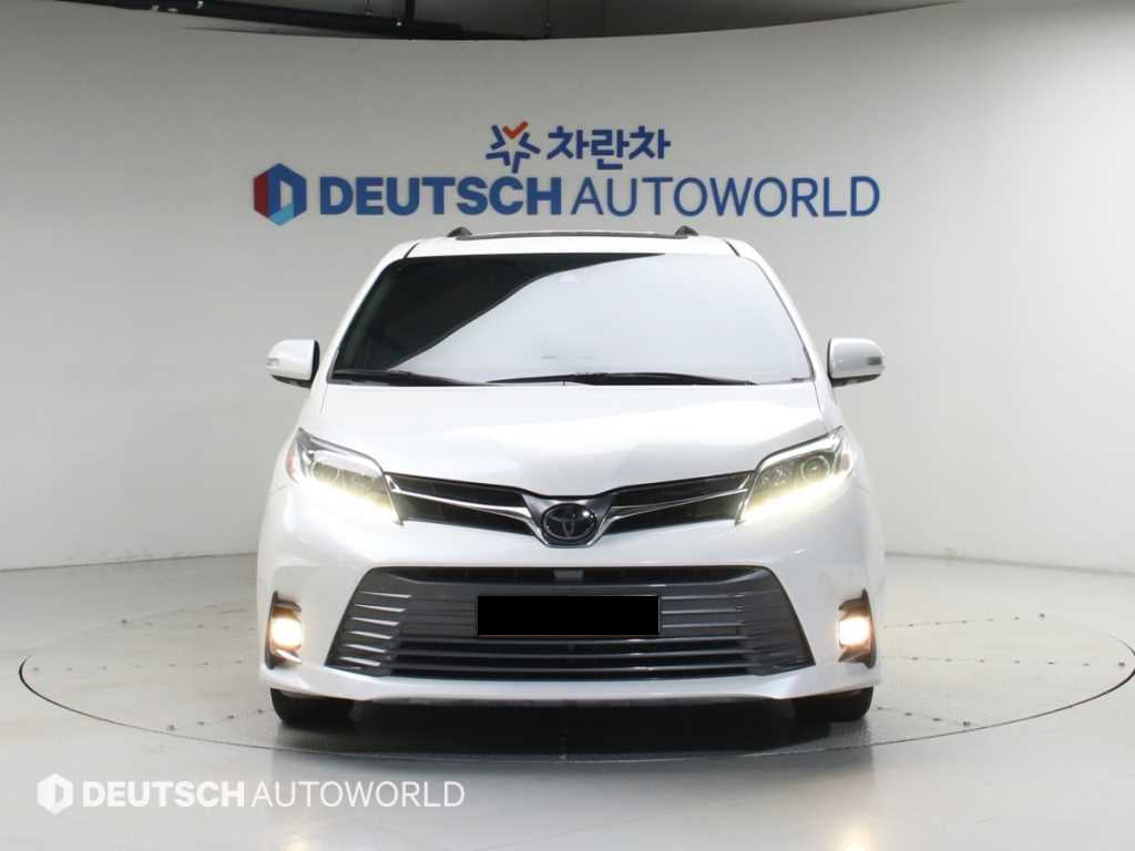Toyota Sienna — photo 03