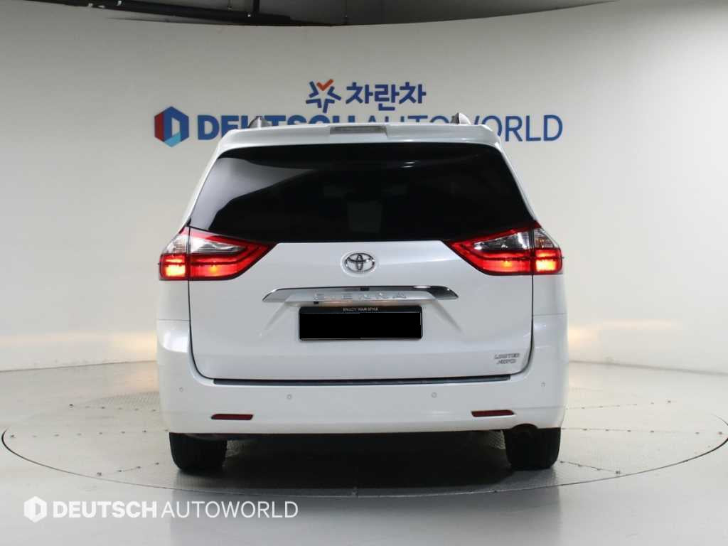 Toyota Sienna — photo 04