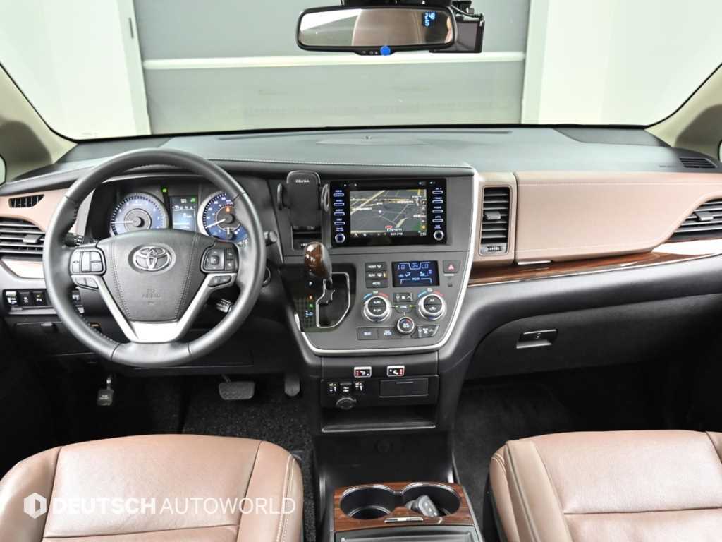 Toyota Sienna — photo 07