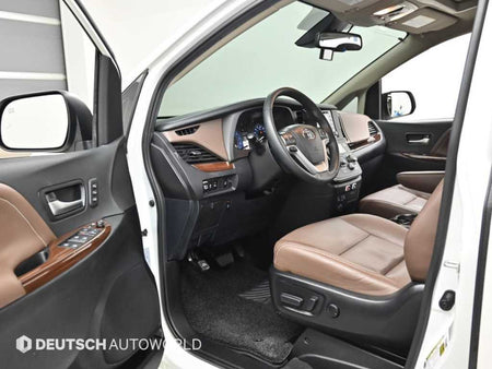 Toyota Sienna — photo 11