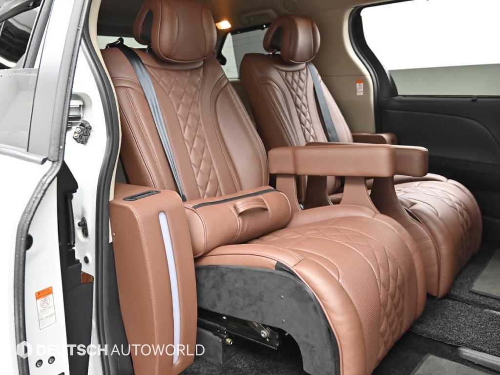 Toyota Sienna — photo 12