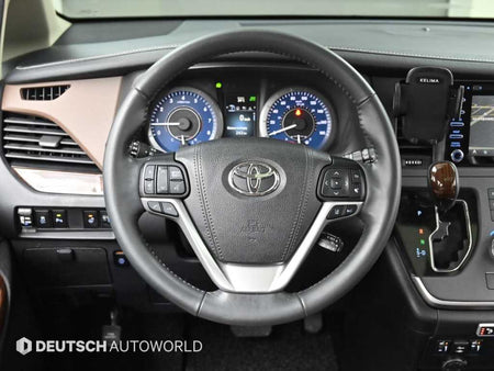 Toyota Sienna — photo 13