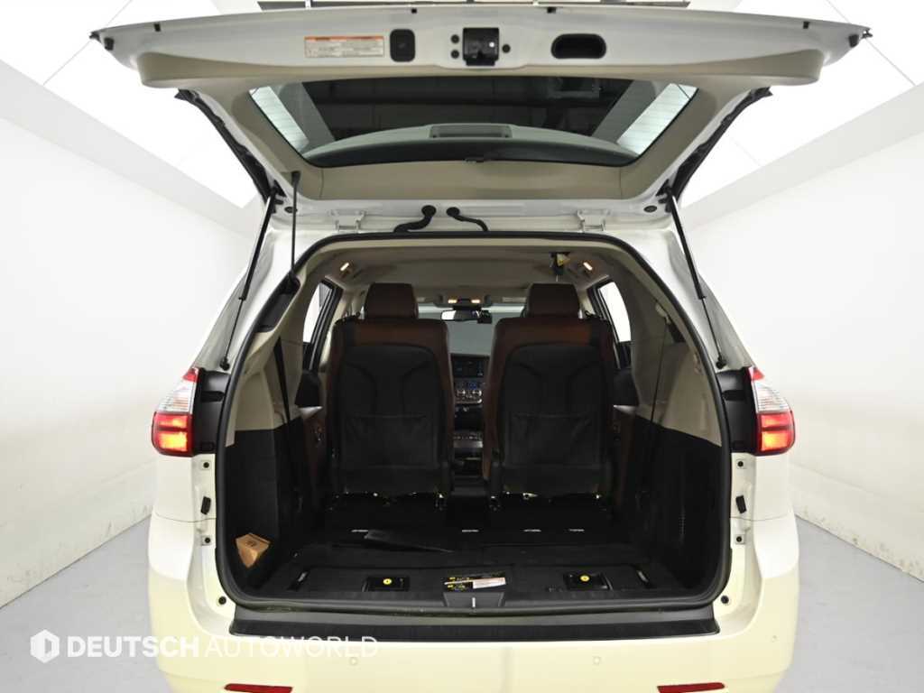 Toyota Sienna — photo 19