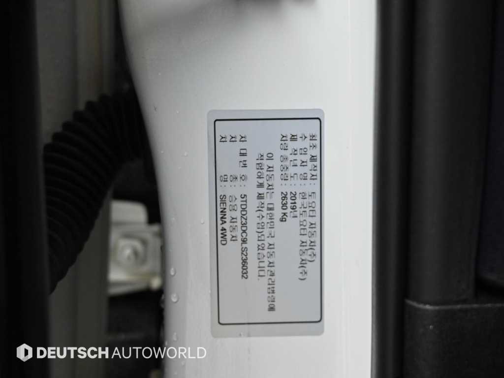 Toyota Sienna — photo 20