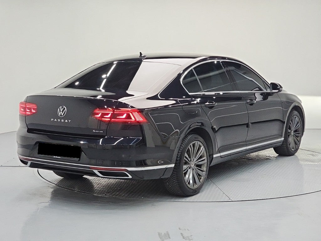 Volkswagen Passat — photo 04