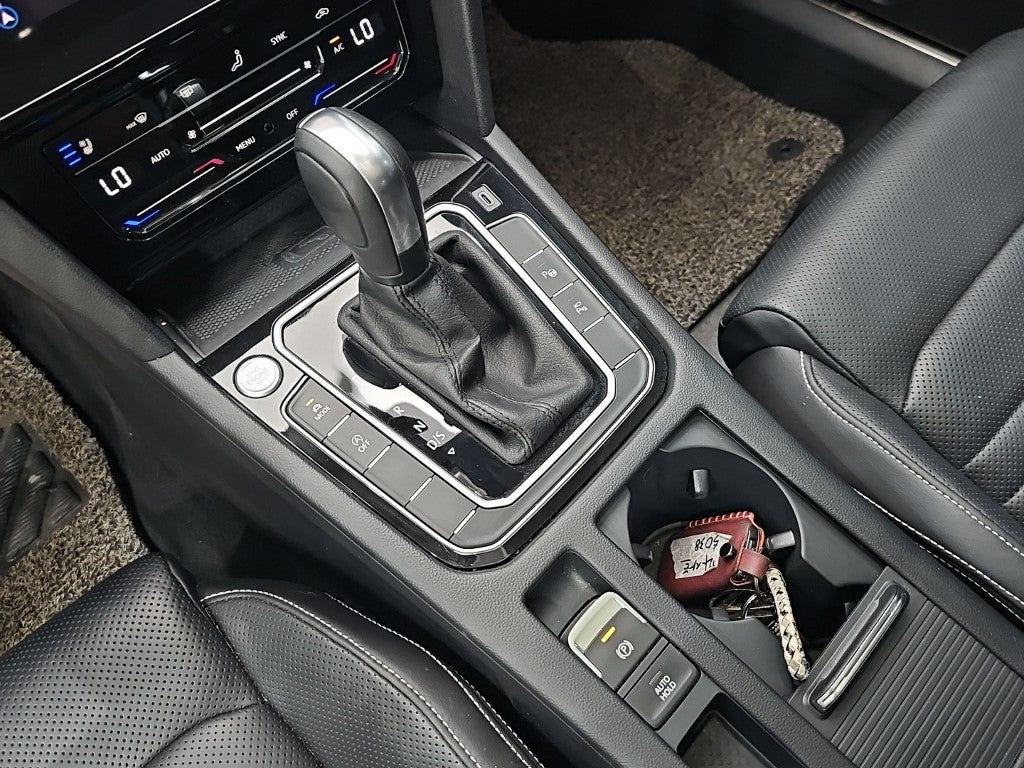 Volkswagen Passat — photo 08