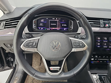 Volkswagen Passat — photo 09