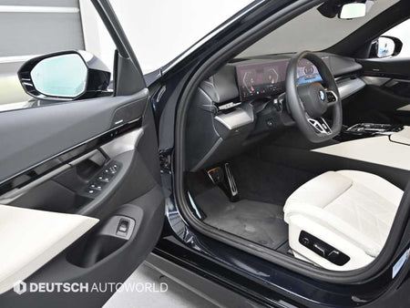 BMW 5-Series — photo 01