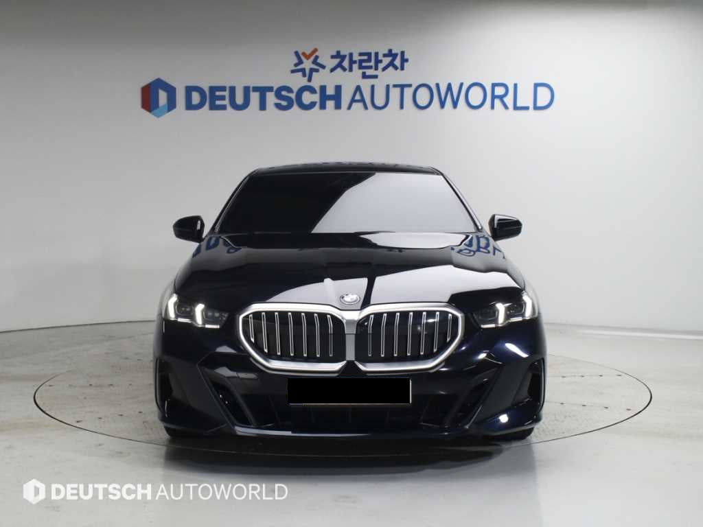 BMW 5-Series — photo 04