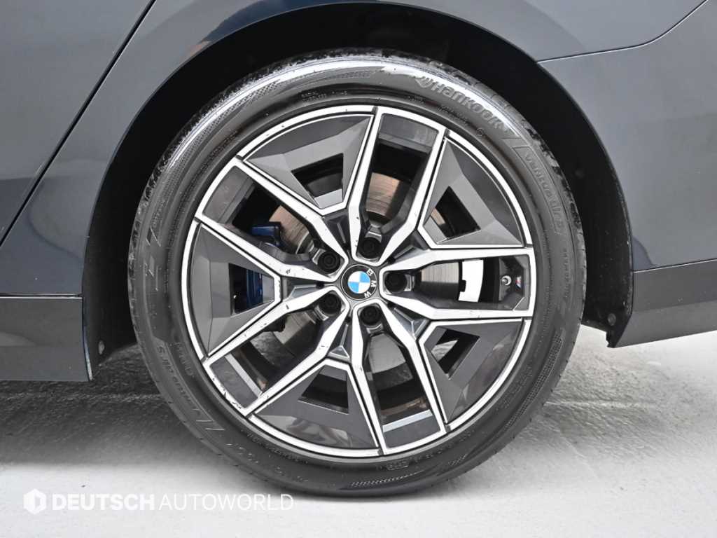 BMW 5-Series — photo 06