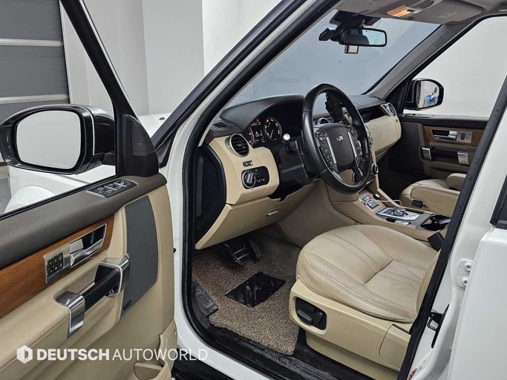 Land Rover Discovery — photo 11