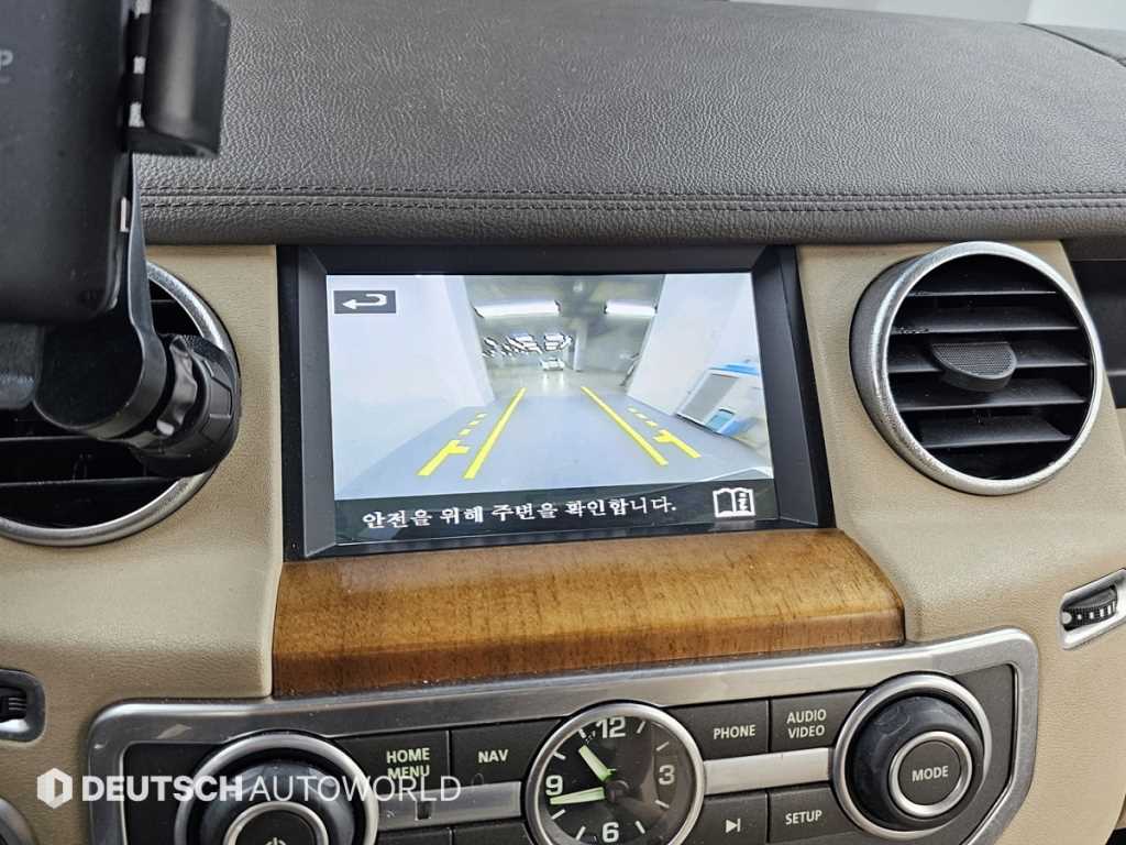 Land Rover Discovery — photo 15