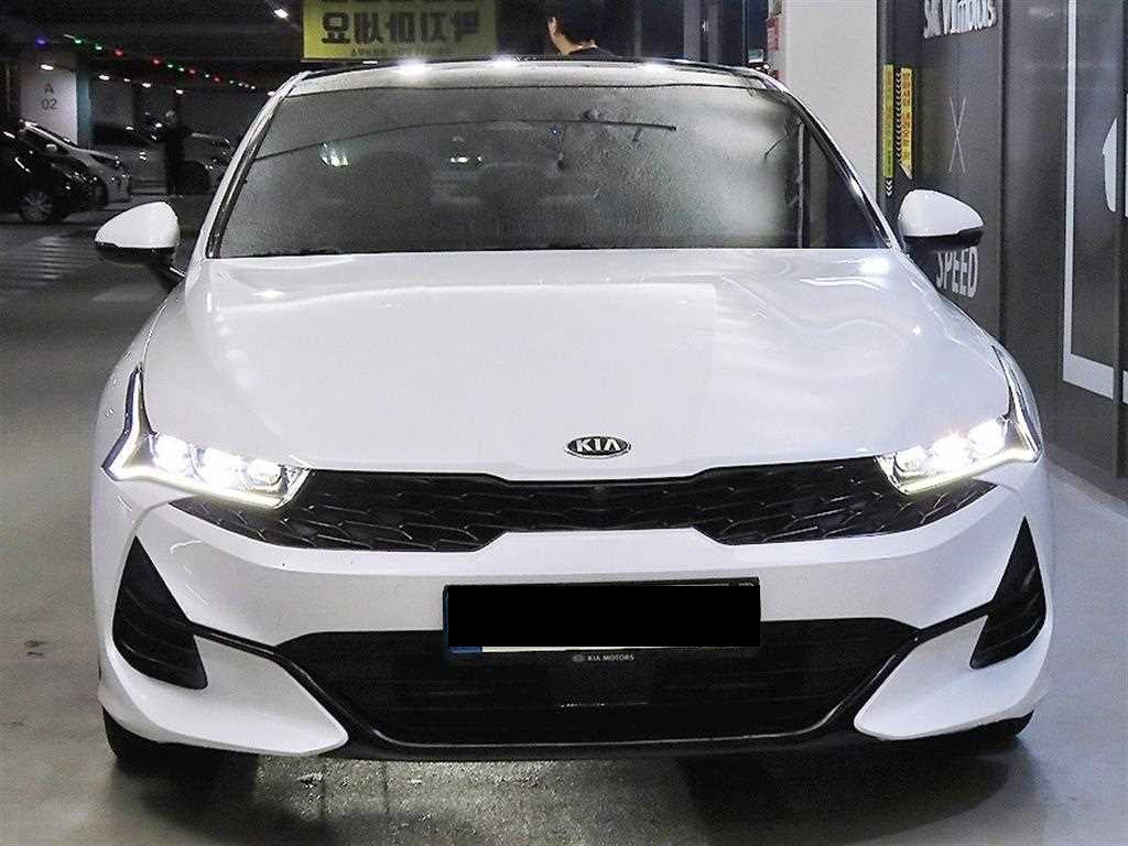 Kia K5 — photo 02