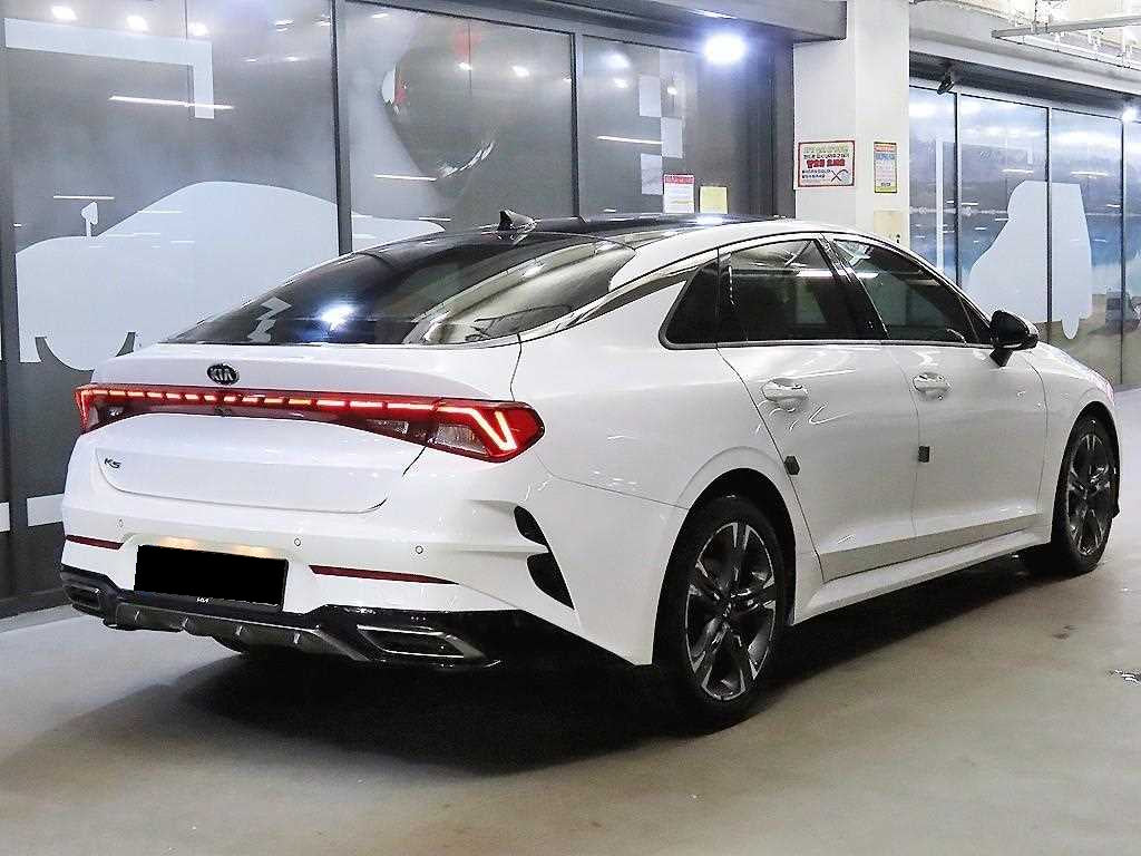 Kia K5 — photo 04