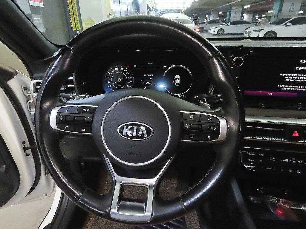 Kia K5 — photo 08