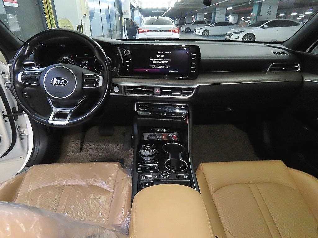 Kia K5 — photo 10