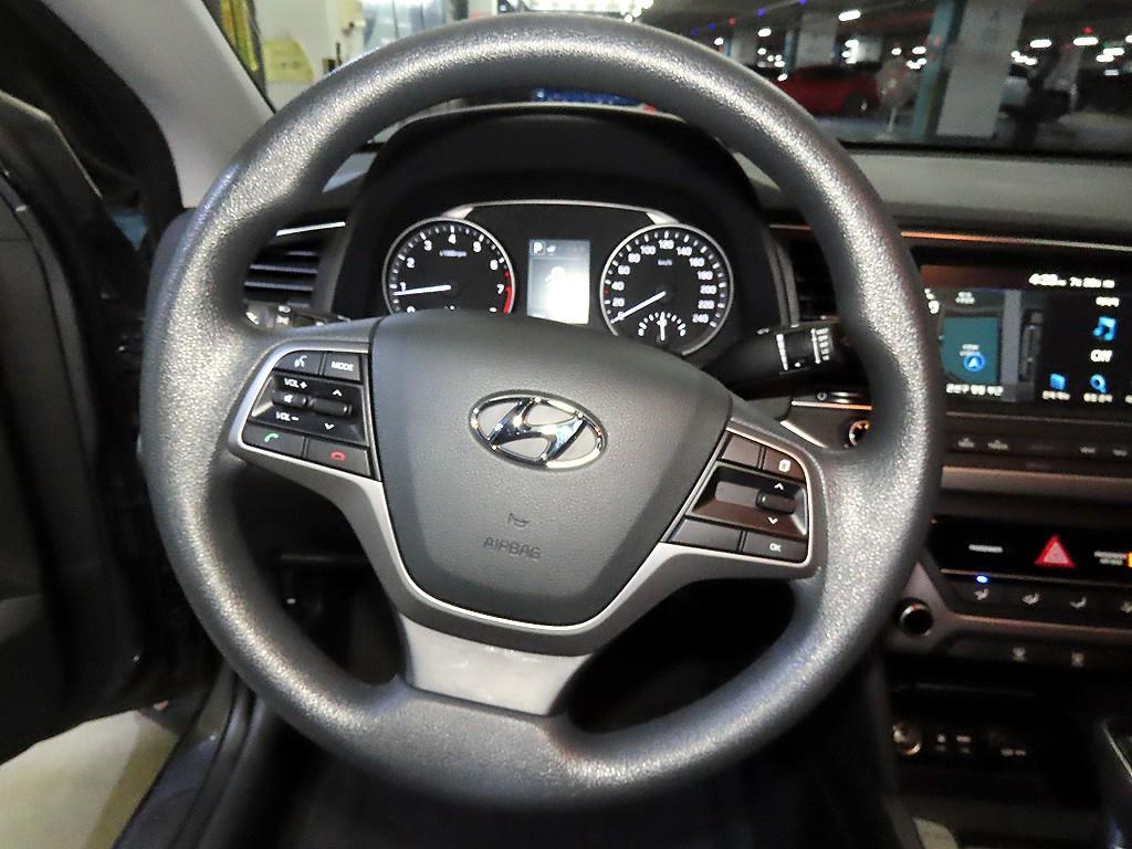Hyundai Avante — photo 08