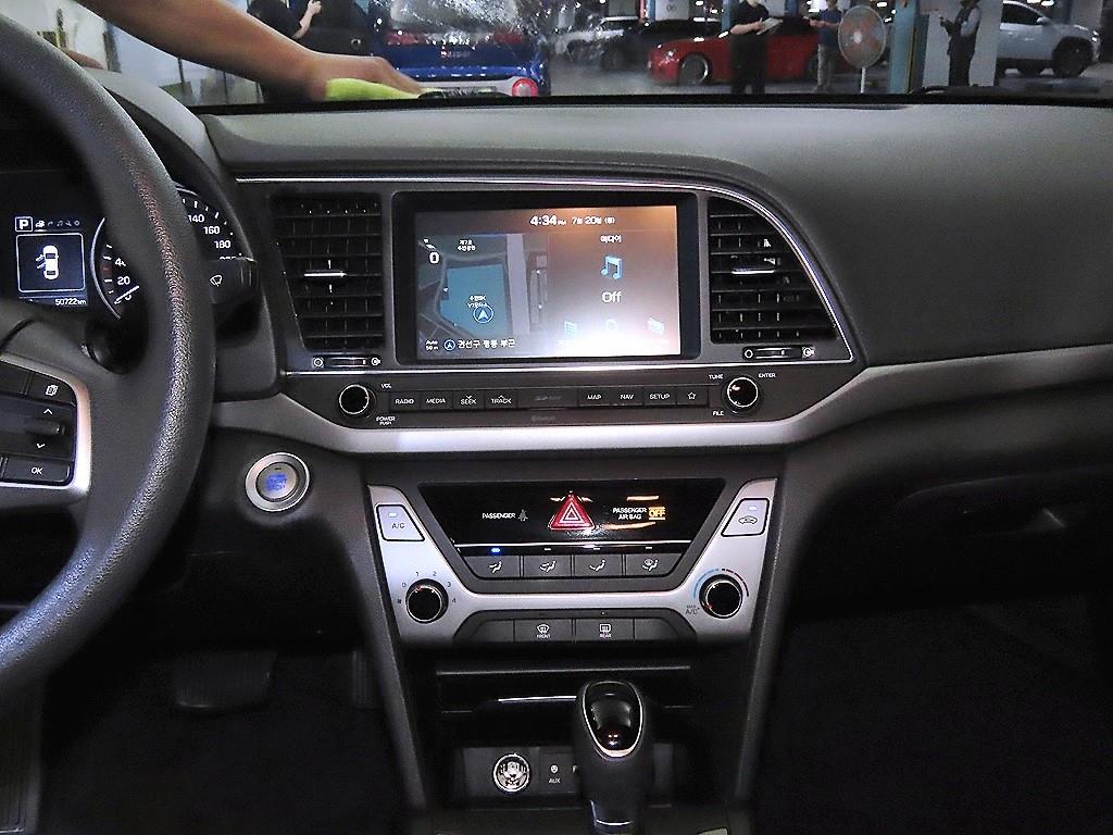 Hyundai Avante — photo 11