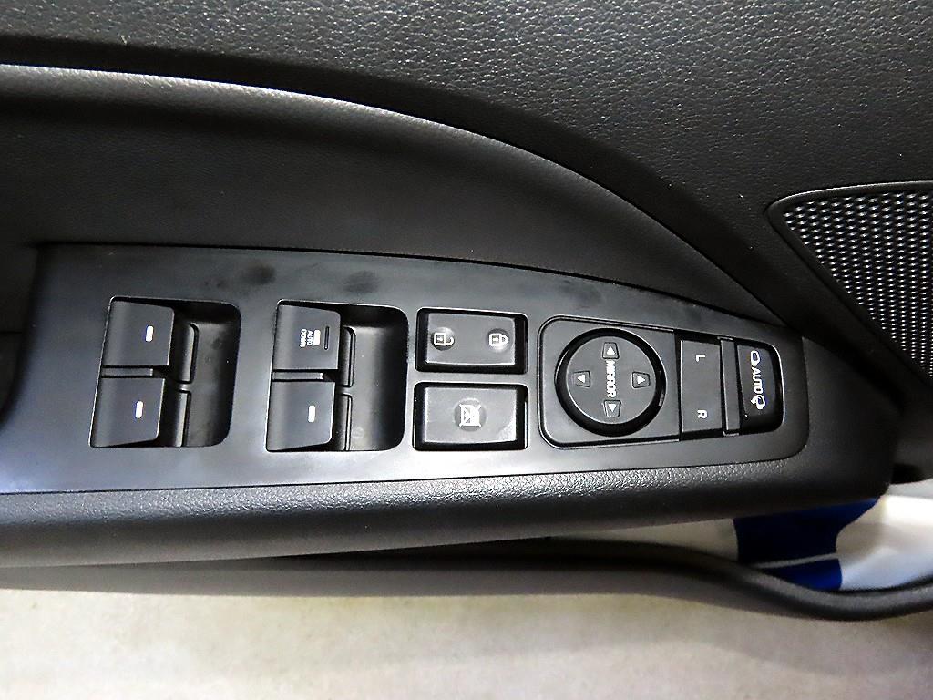 Hyundai Avante — photo 13