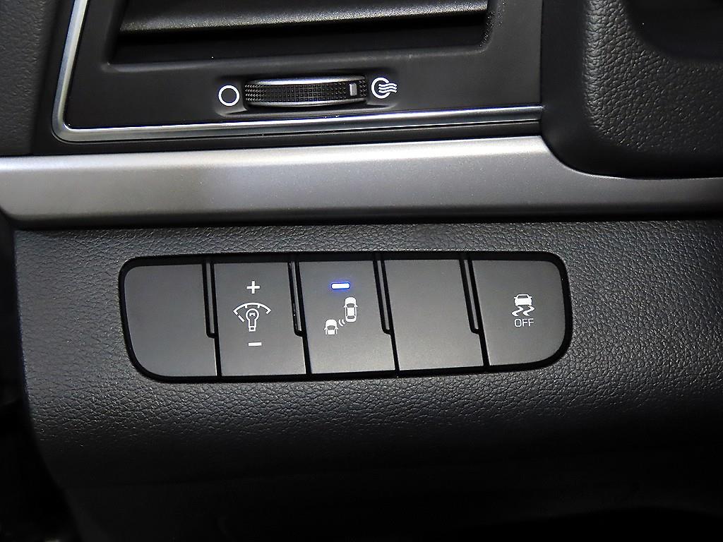 Hyundai Avante — photo 14