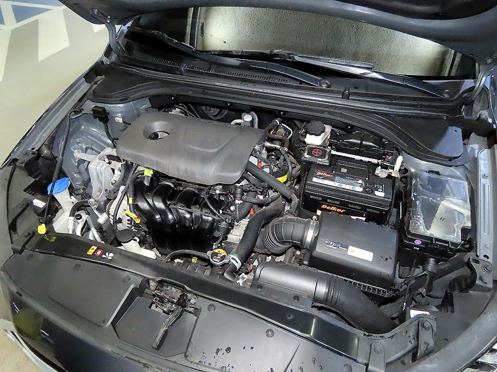 Hyundai Avante — photo 18
