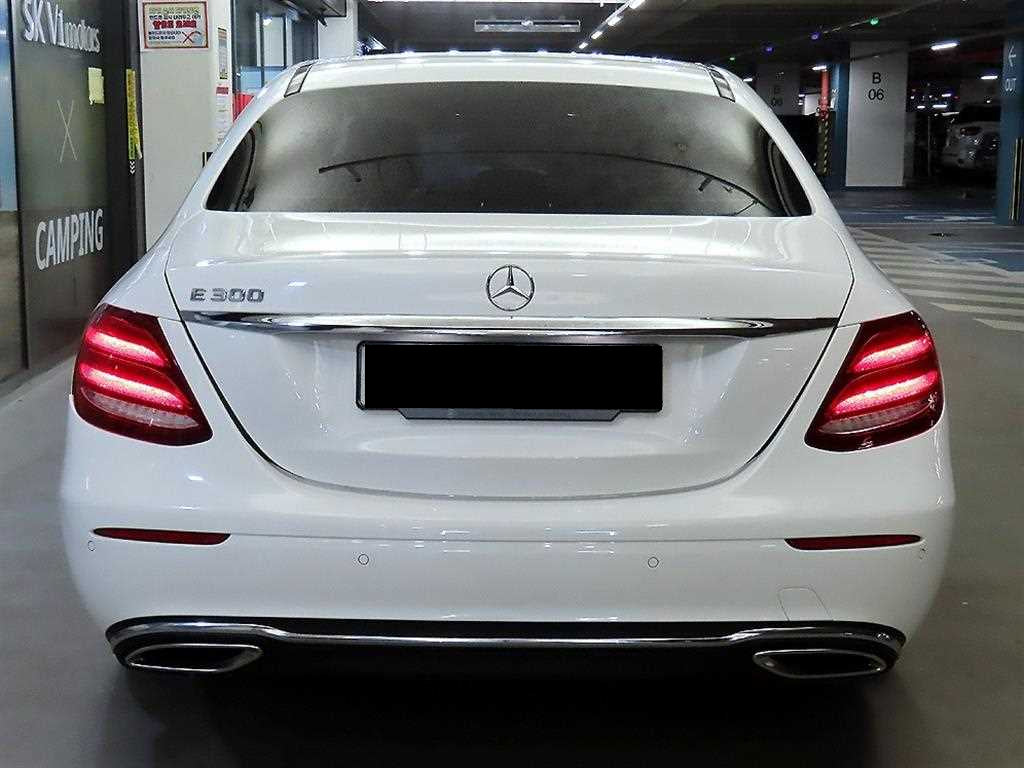 Mercedes-Benz E-Class — photo 05