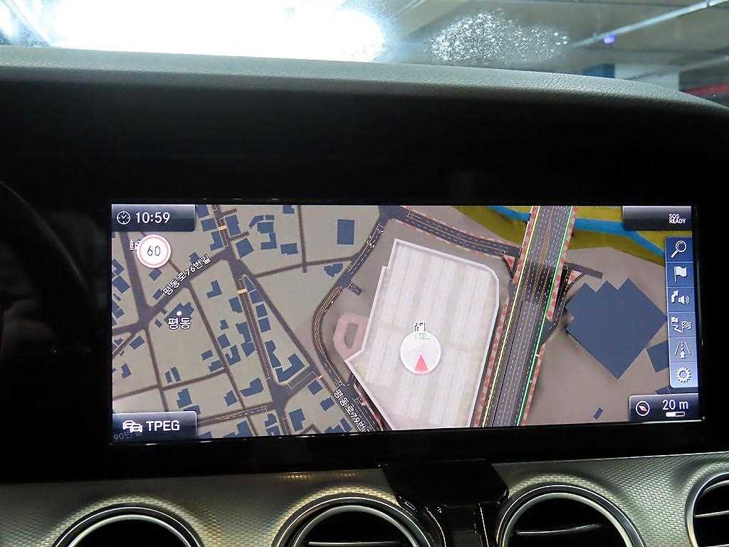 Mercedes-Benz E-Class — photo 13