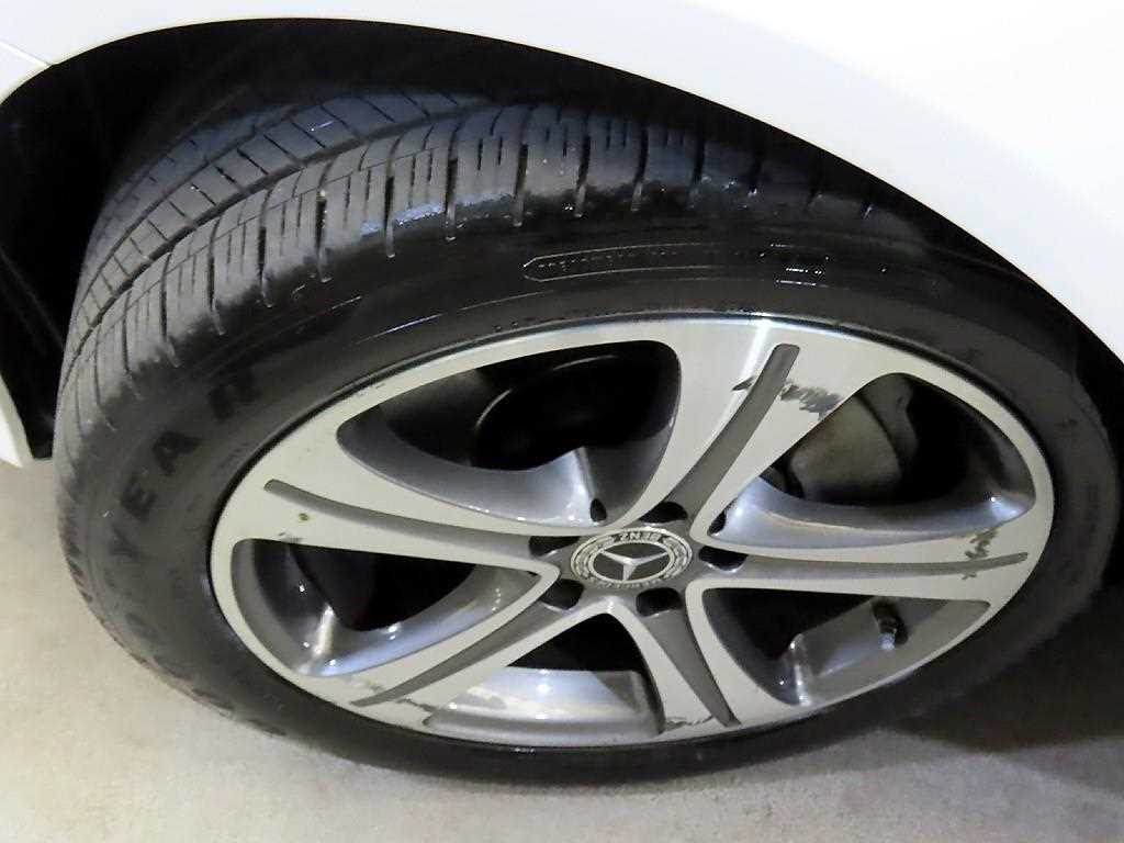Mercedes-Benz E-Class — photo 20