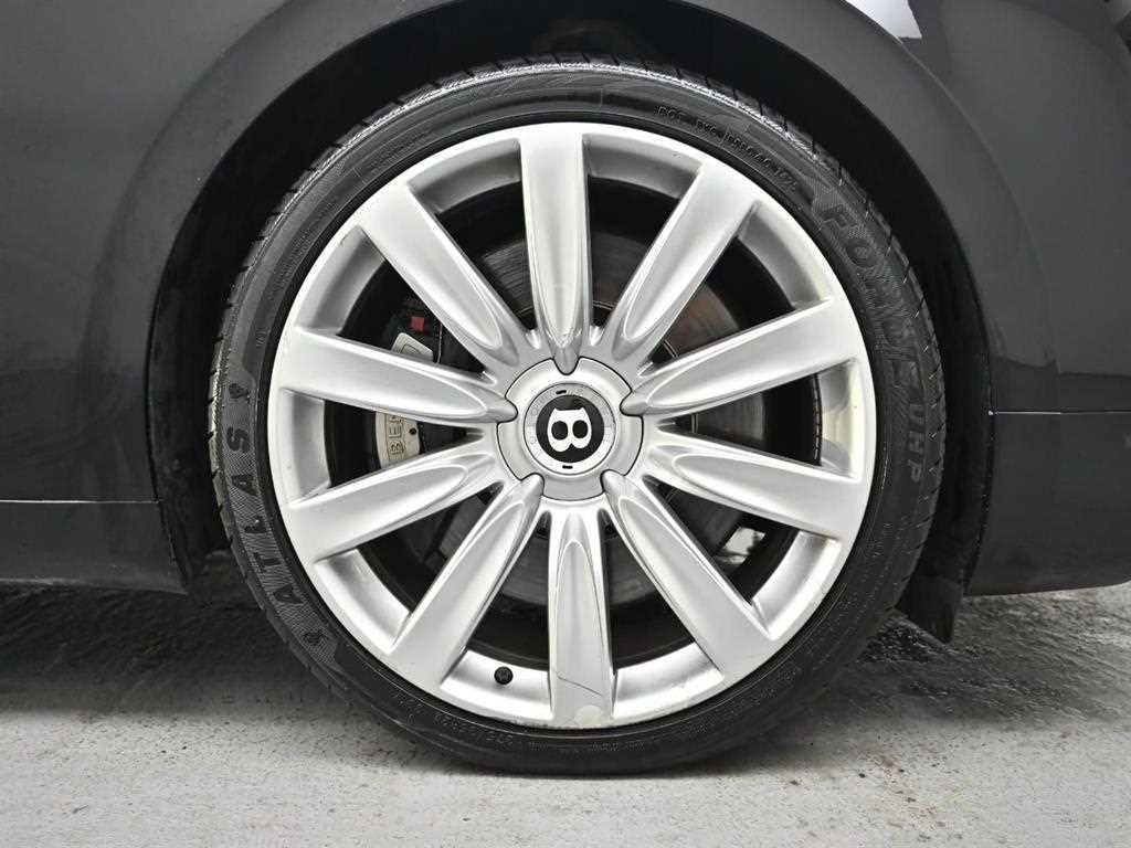 Bentley Flying Spur — photo 05