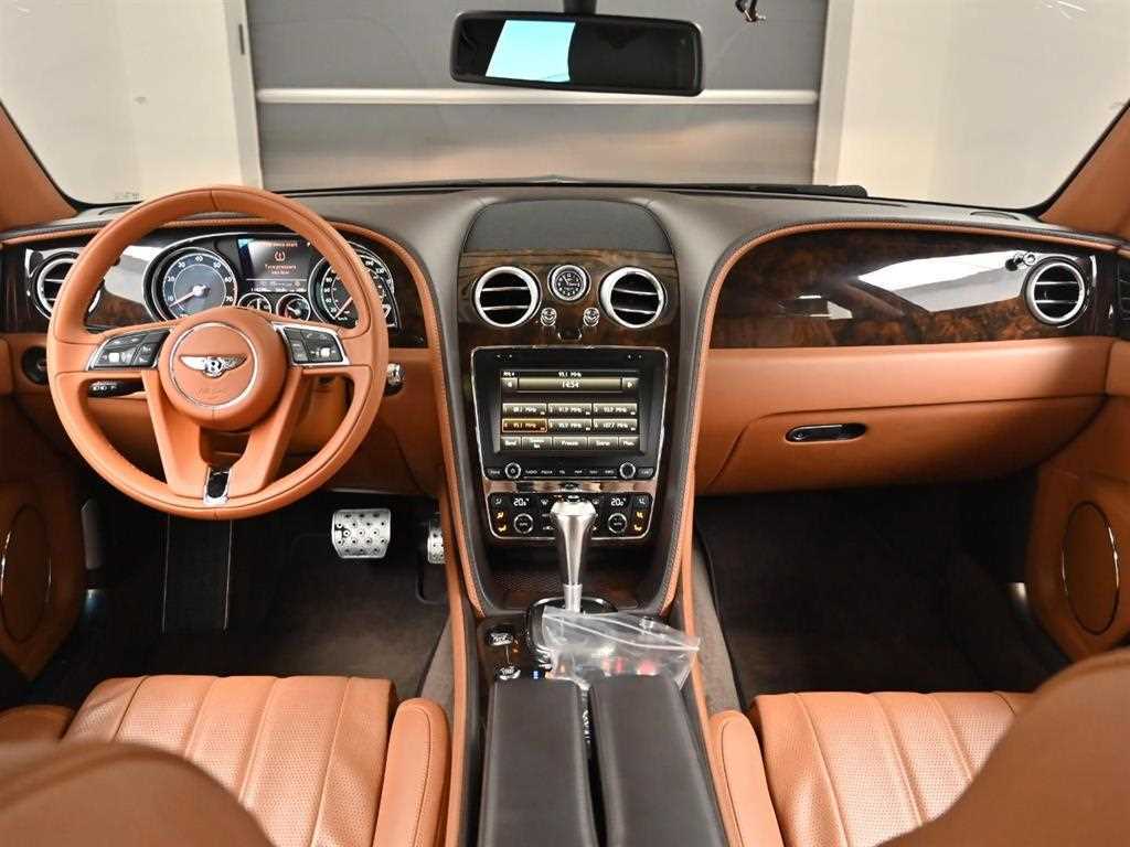 Bentley Flying Spur — photo 06