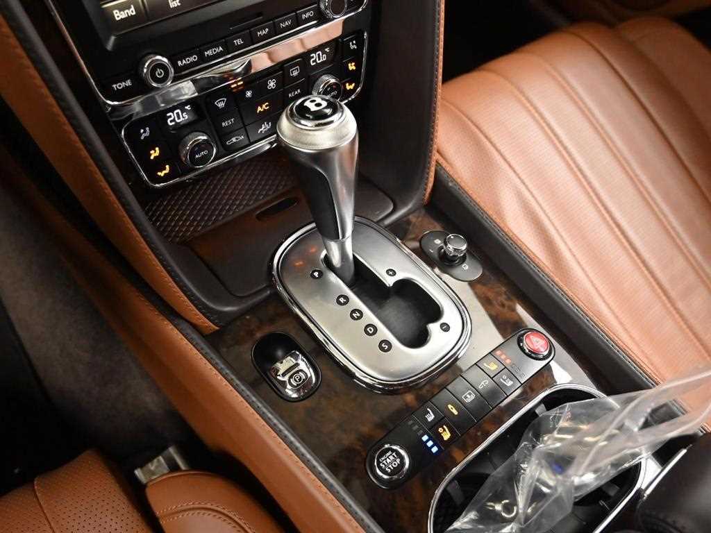 Bentley Flying Spur — photo 08