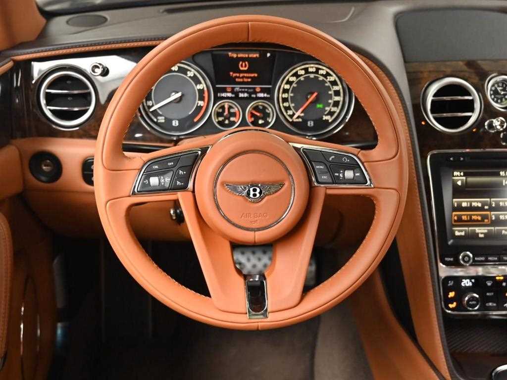 Bentley Flying Spur — photo 12