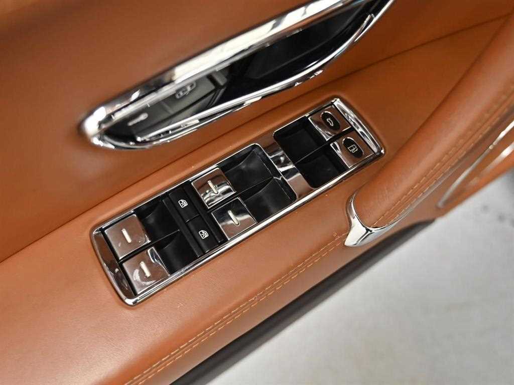 Bentley Flying Spur — photo 14