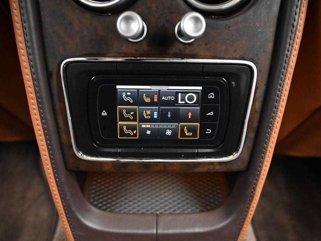 Bentley Flying Spur — photo 15