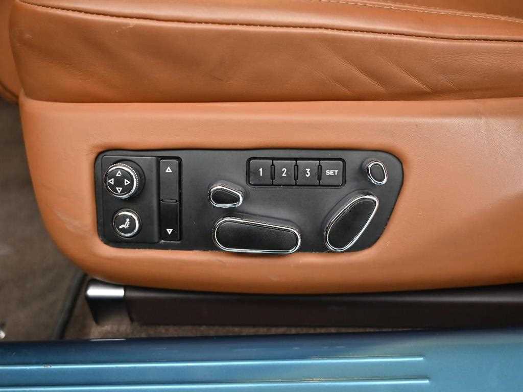 Bentley Flying Spur — photo 16