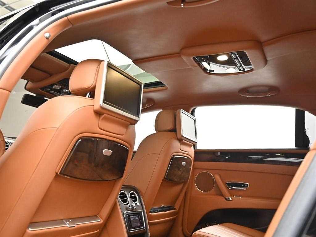 Bentley Flying Spur — photo 18
