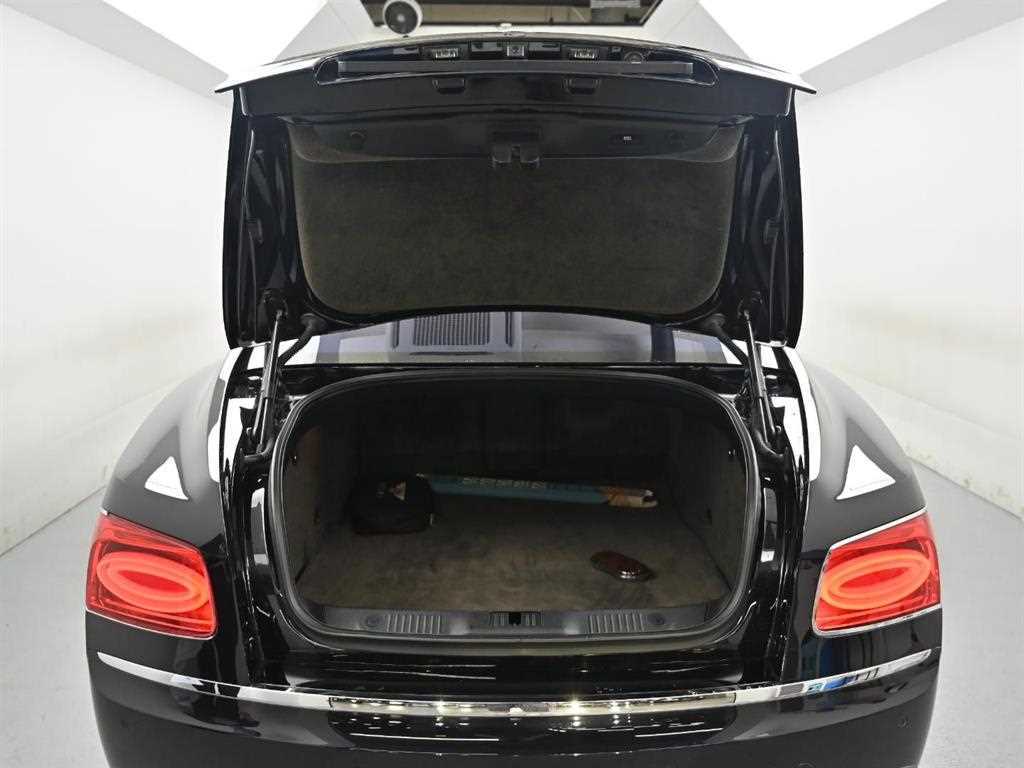 Bentley Flying Spur — photo 19