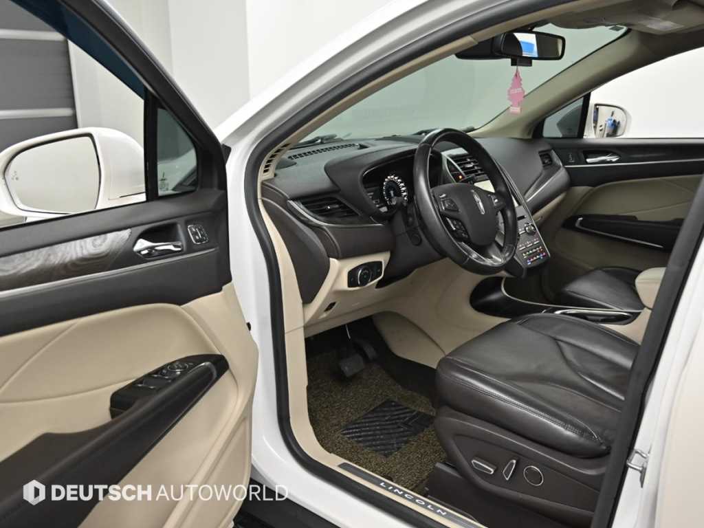 Lincoln MKC — photo 11