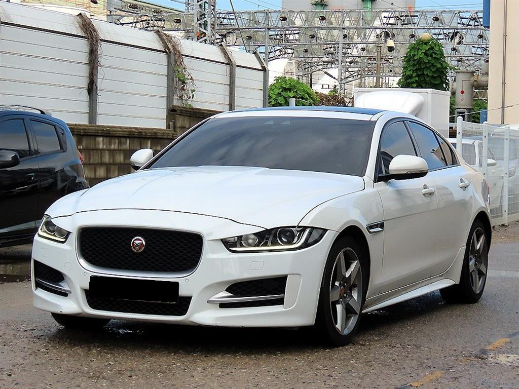 Jaguar XE — photo 02