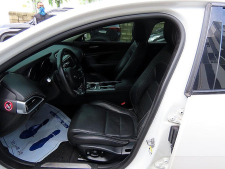 Jaguar XE — photo 05