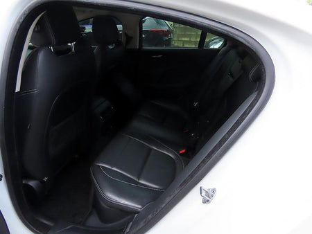 Jaguar XE — photo 06