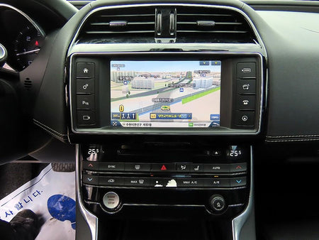 Jaguar XE — photo 12