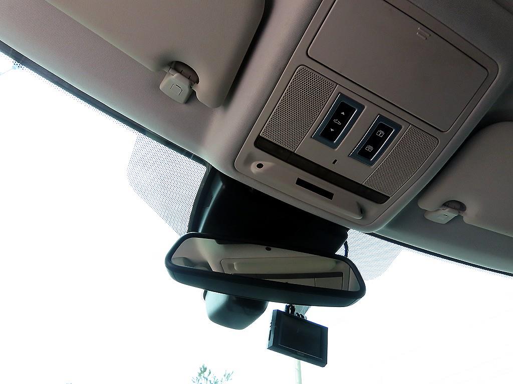 Jaguar XE — photo 15