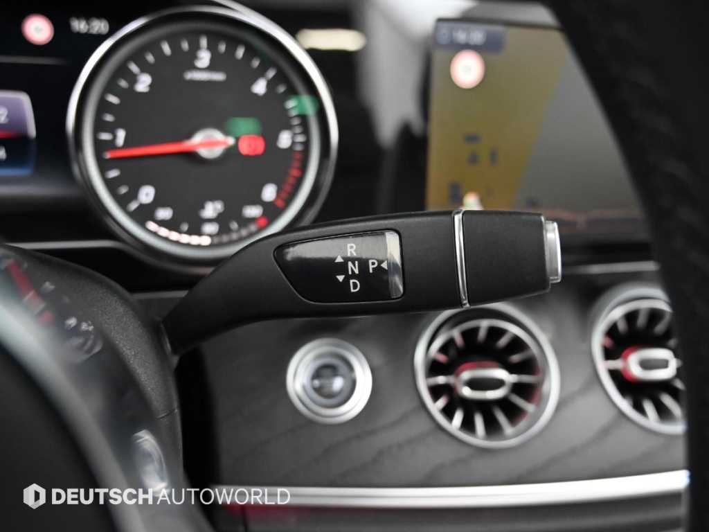 Mercedes-Benz E-Class — photo 09