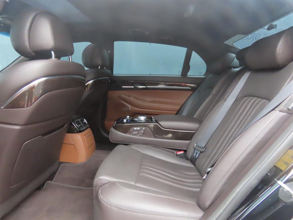 Genesis G90 — photo 06