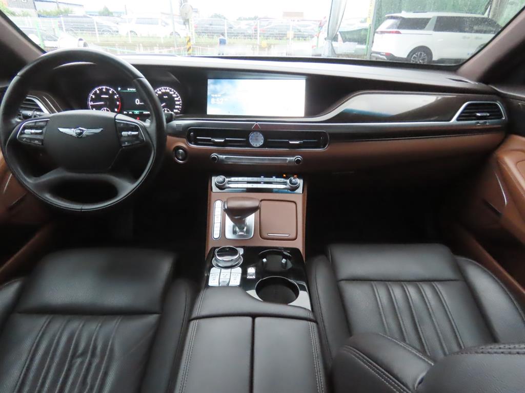 Genesis G90 — photo 09