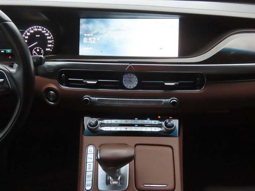 Genesis G90 — photo 12
