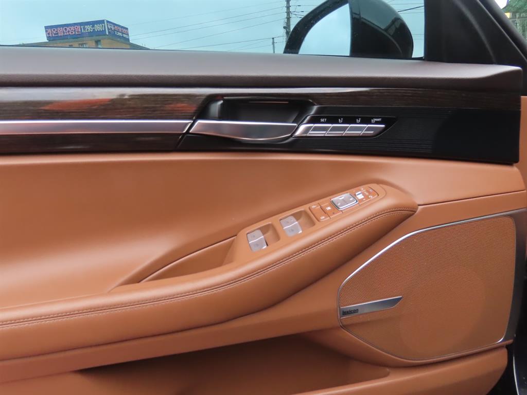 Genesis G90 — photo 14