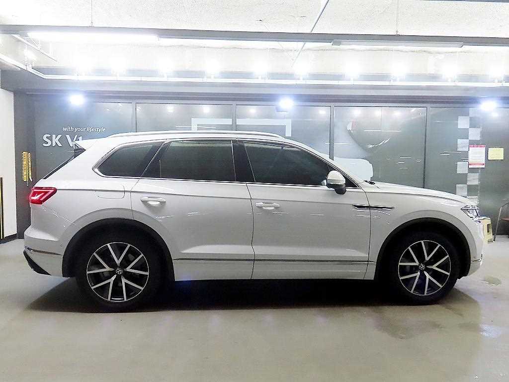 Volkswagen Touareg — photo 03