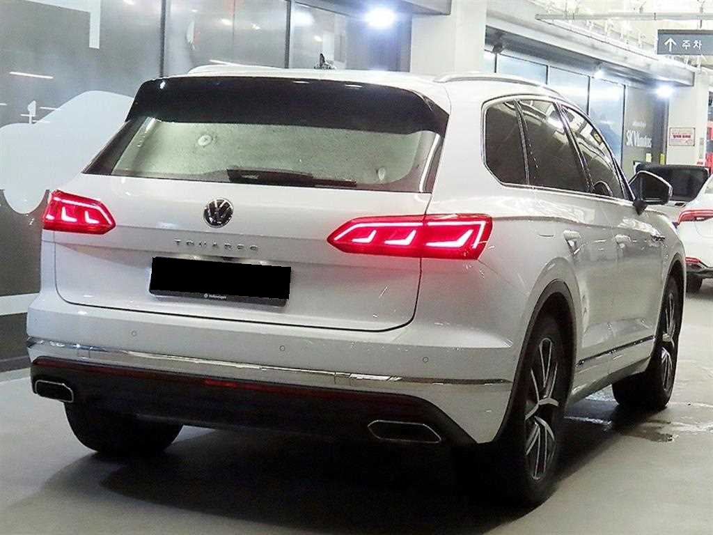 Volkswagen Touareg — photo 04
